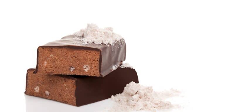 Proteinriegel selbst zubereiten: 2 einfache und gesunde Rezepte für Eiweiß-Snacks