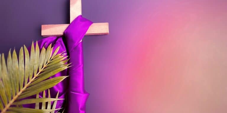 Warum Katholiken während der Fastenzeit das Kreuz bedecken